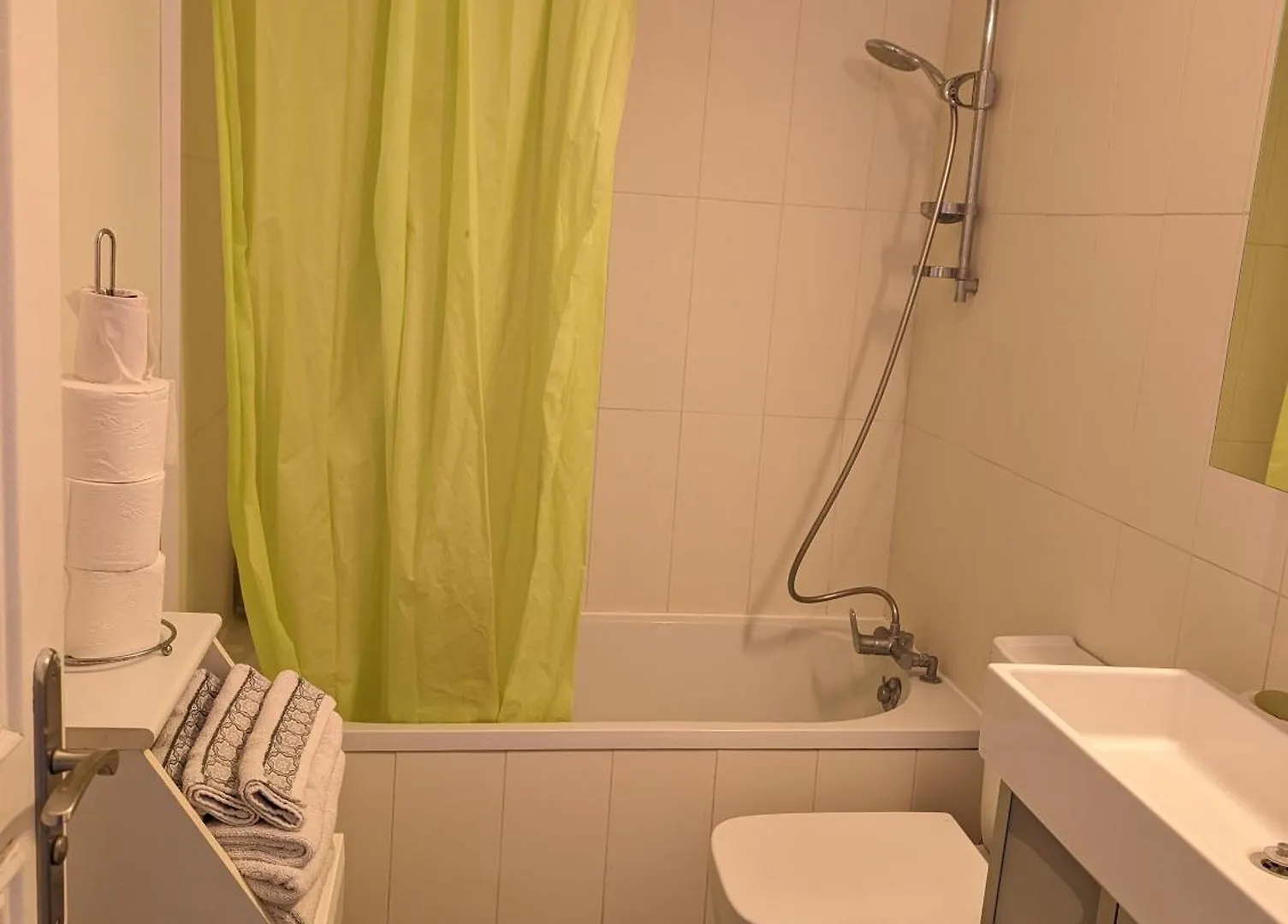 Large Studio With Terrace For Up To 4 People Paris