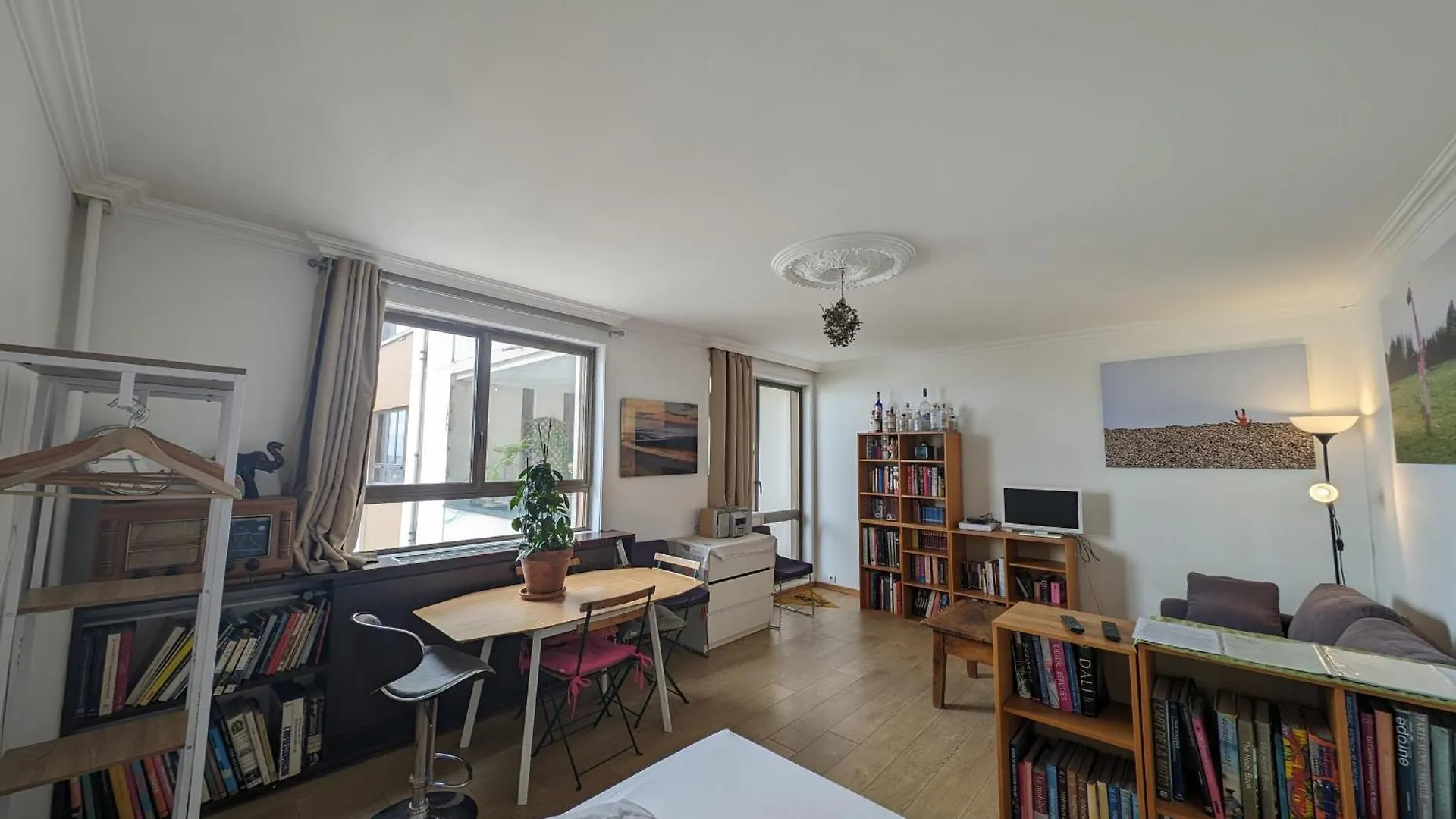 Large Studio With Terrace For Up To 4 People Paris France